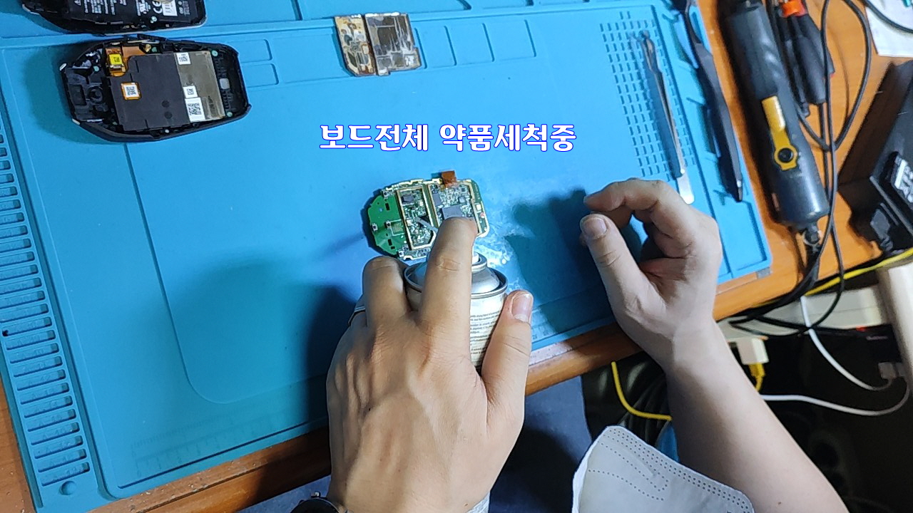 bmw디스플레이키침수로 충전안됨 pcb수리907.06.jpg