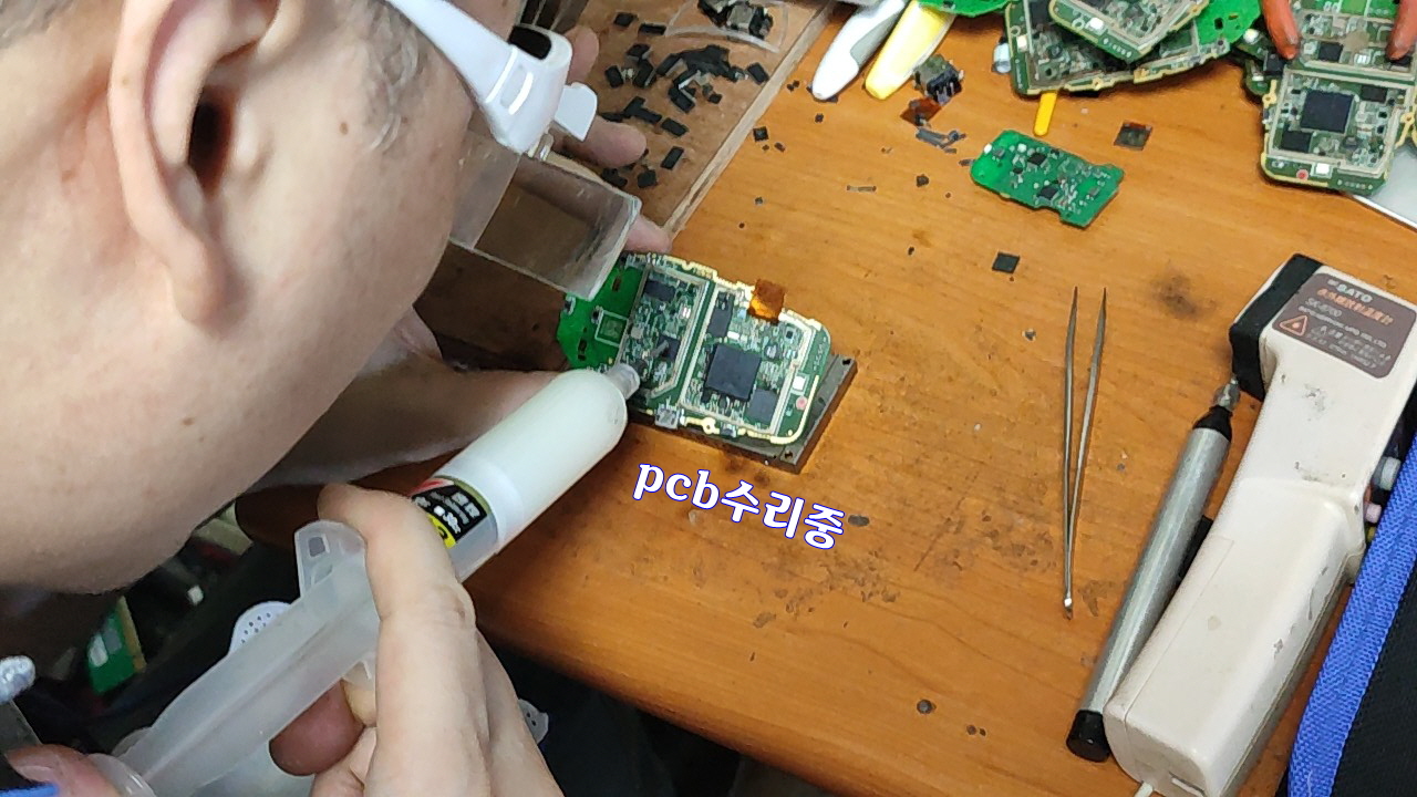 bmw디스플레이키침수로 충전안됨 pcb수리1107.06.jpg