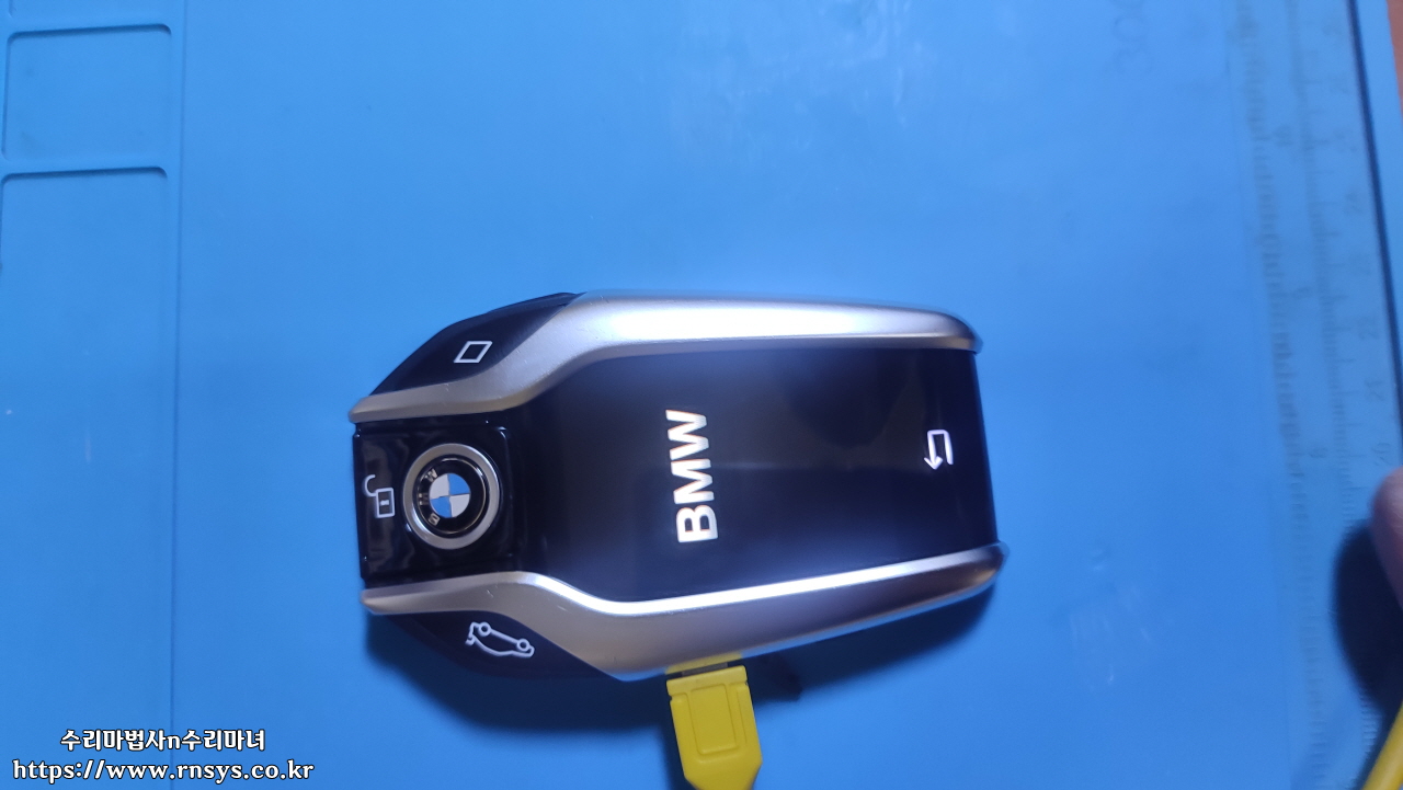 액정깨진 bmw디스플레이키수리806.07.jpg